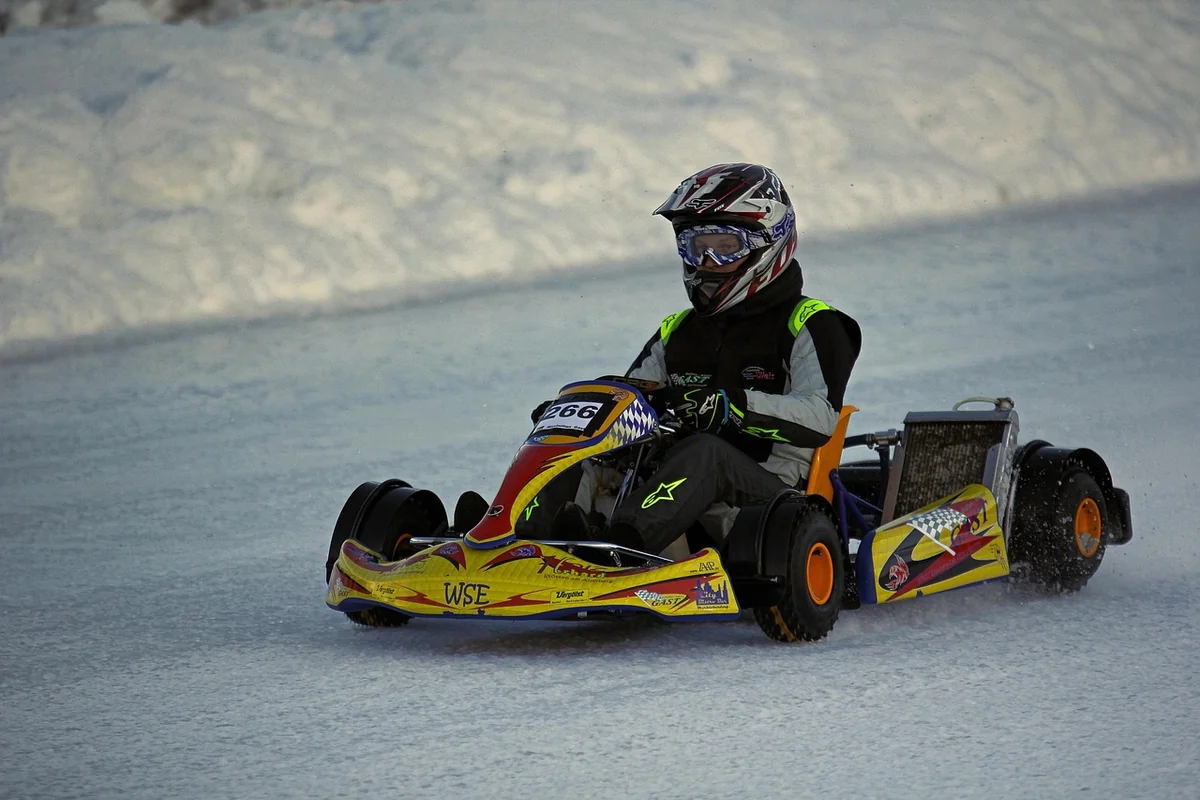 L’évolution technique : du moteur de tondeuse au Rotax 125